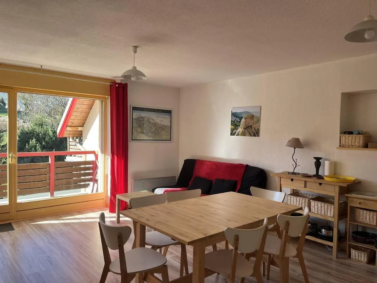 Appartement Pratique Avec Balcon Et Garage Privatif A Villard-De-Lans - Fr-1-548-10 0*,  France